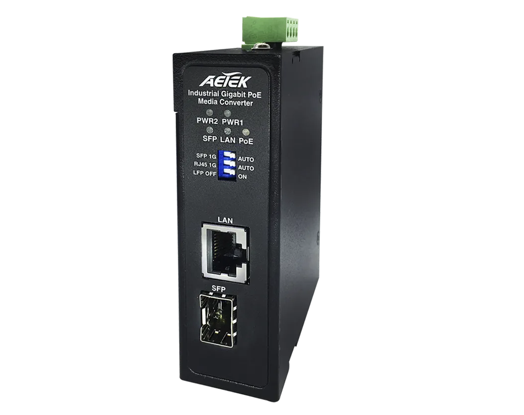 Industrial 1xGbE PoE + 1xGbE SFP Media Converter